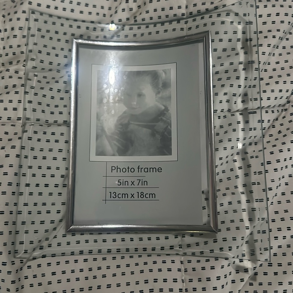 Curved 5x7 Glass Frame